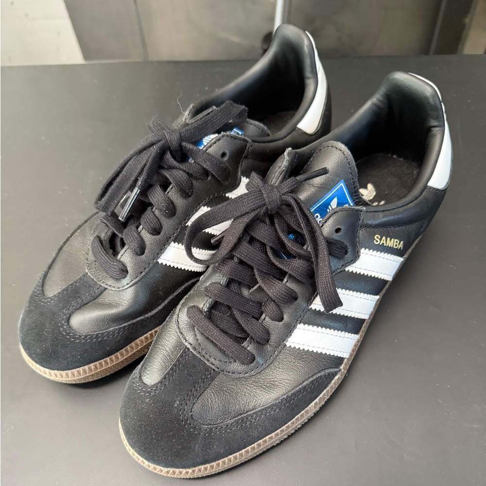 Women’s Pumas. Size 7.5.